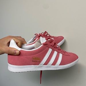 rose color adidas gazelle sneakers